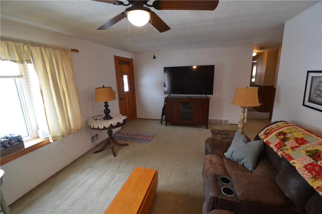 2328 Timberline Drive Macedon, NY 14502 - Photo 9 of 28 Living room