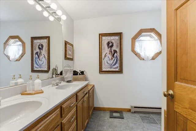 $899,000 | 882 Memorial Drive, Winthrop, ME 04364