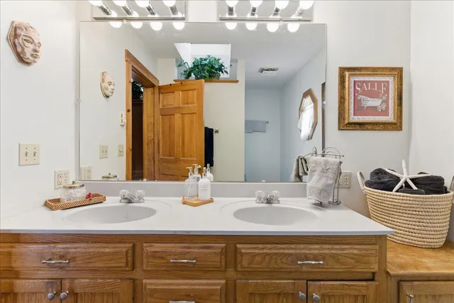 $899,000 | 882 Memorial Drive, Winthrop, ME 04364