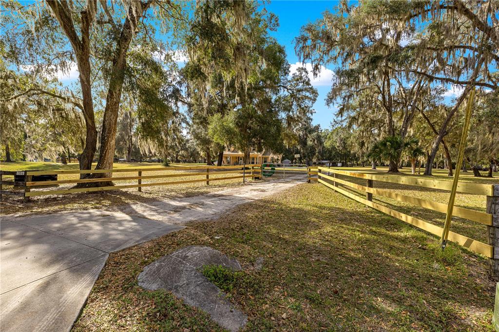 13850 Northeast 47th Avenue Anthony, FL 32617 - Photo 5 of 68