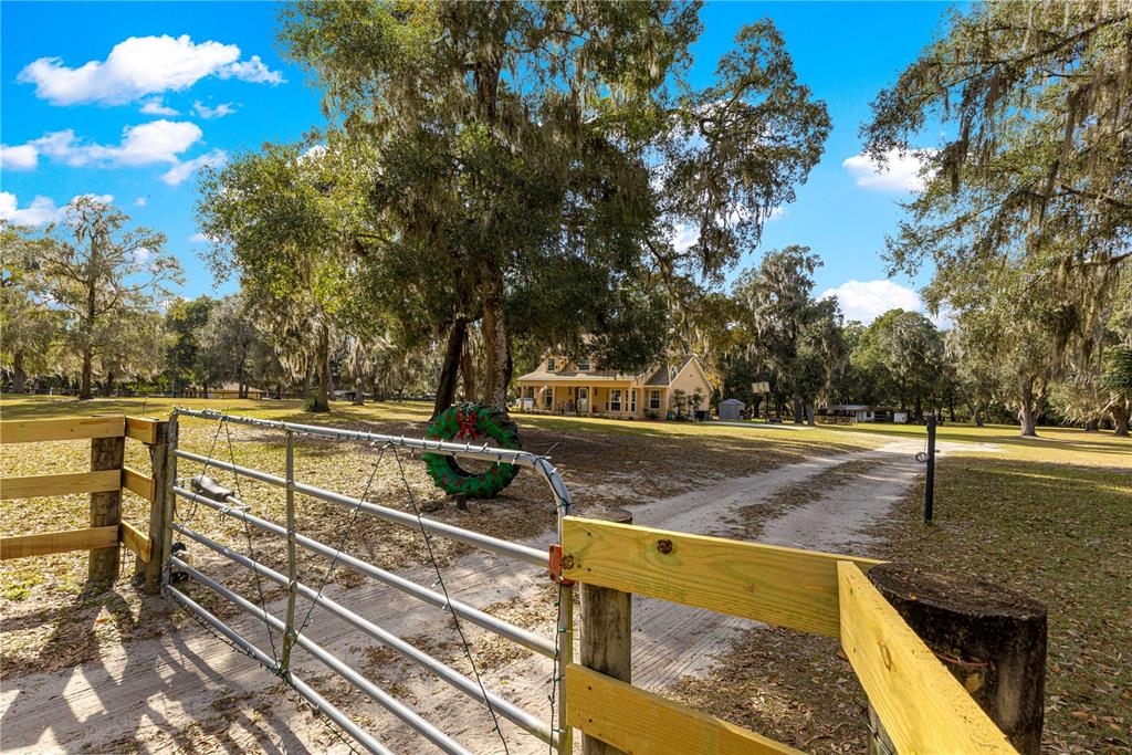 13850 Northeast 47th Avenue Anthony, FL 32617 - Photo 6 of 68