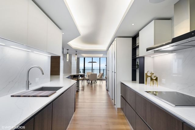 $1,325,000 | 1420 Sheridan Road, Unit 5G, Wilmette, IL 60091