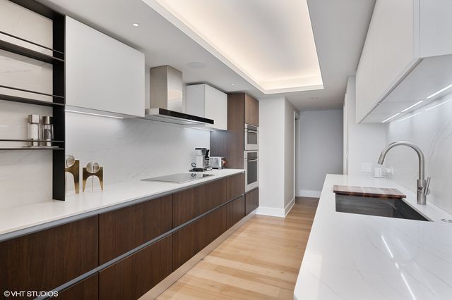 $1,325,000 | 1420 Sheridan Road, Unit 5G, Wilmette, IL 60091