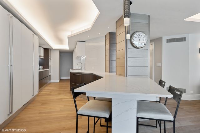 $1,325,000 | 1420 Sheridan Road, Unit 5G, Wilmette, IL 60091