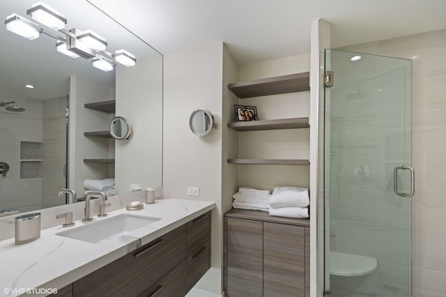 $1,325,000 | 1420 Sheridan Road, Unit 5G, Wilmette, IL 60091