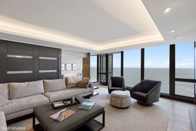 $1,325,000 | 1420 Sheridan Road, Unit 5G, Wilmette, IL 60091