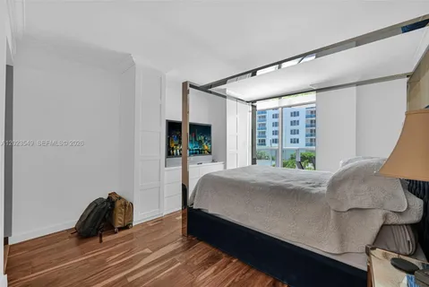 $4,000 | 2401 Collins Avenue, Unit 504, Miami Beach, FL 33140