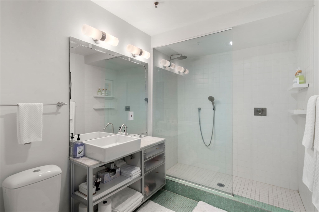 453 Washington Street, Unit 7E Boston, MA 02111 - Photo 14 of 18