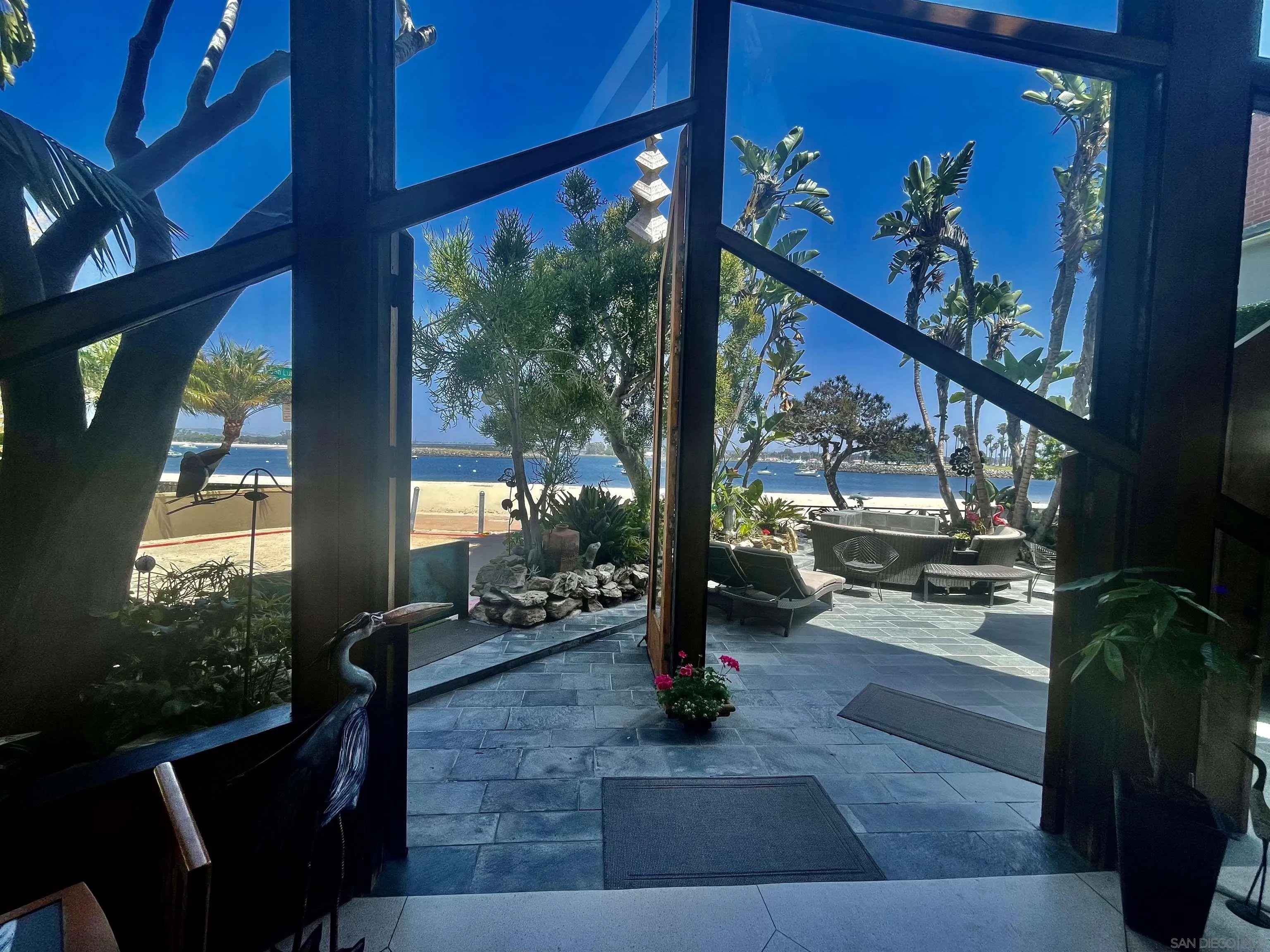 2694 Bayside Walk San Diego, CA 92109 - Photo 36 of 37 a living room with furniture