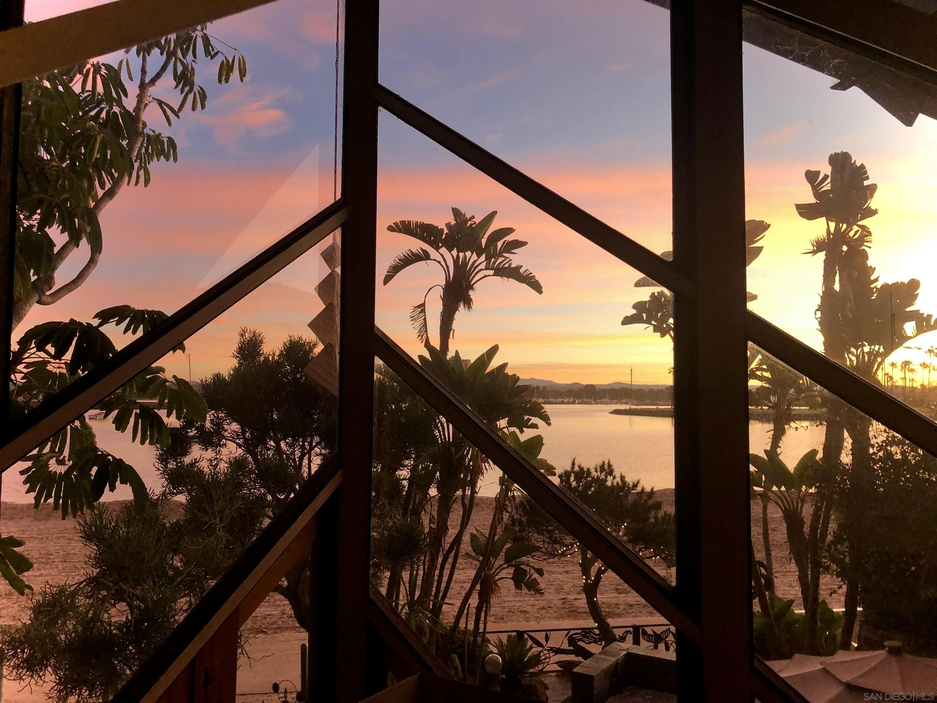 2694 Bayside Walk San Diego, CA 92109 - Photo 6 of 37