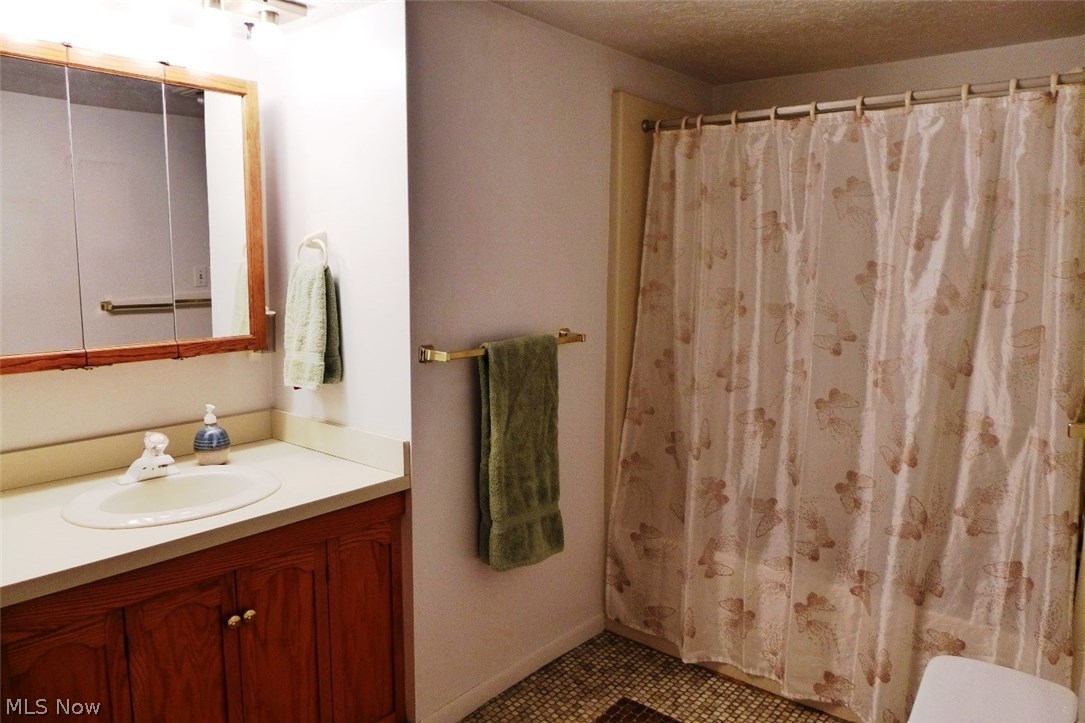 9645 Hoose Road Mentor, OH 44060 - Photo 19 of 21 Main Bathroom