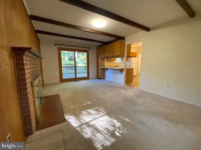 a view of livingroom with furniture