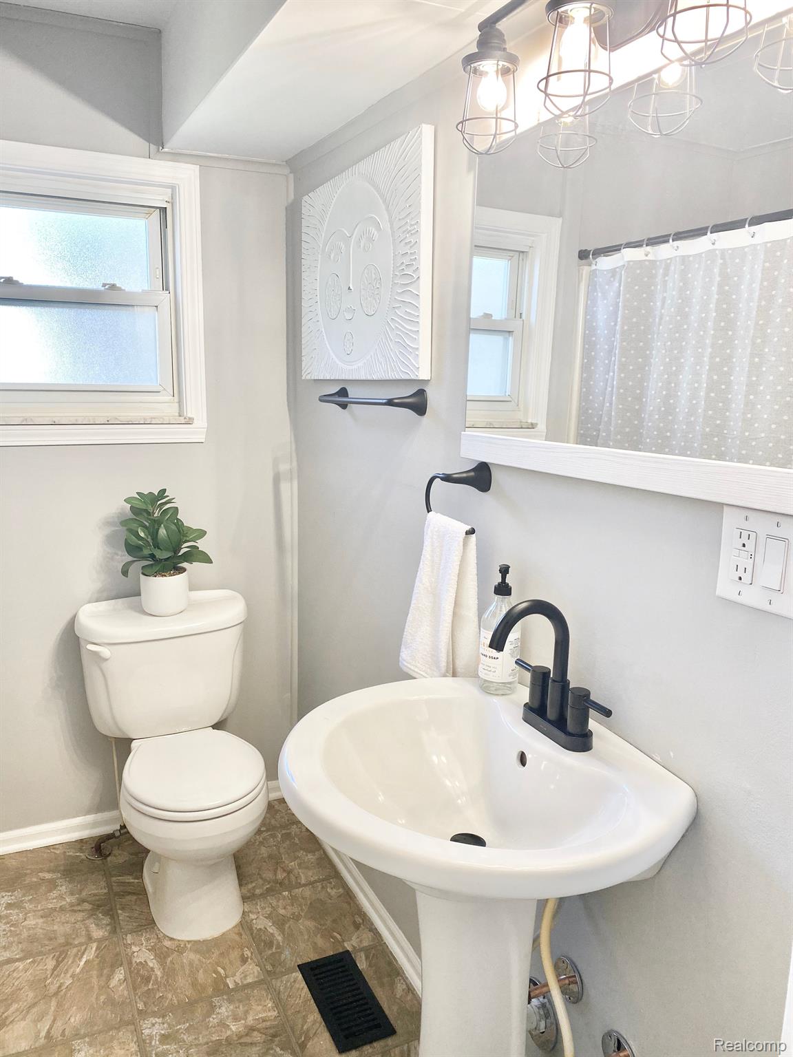 196 Crescent Road Waterford, MI 48327 - Photo 12 of 21 Gallery Image 12