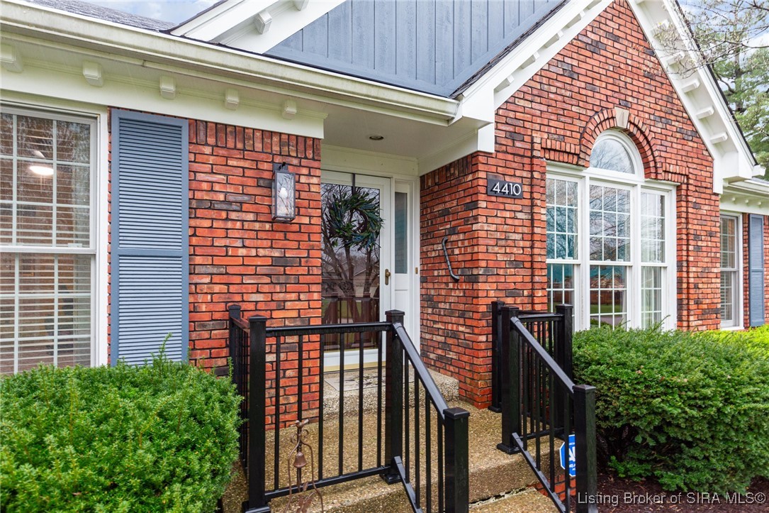 4410 Erin Drive Floyds Knobs, IN 47119 - Photo 4 of 33