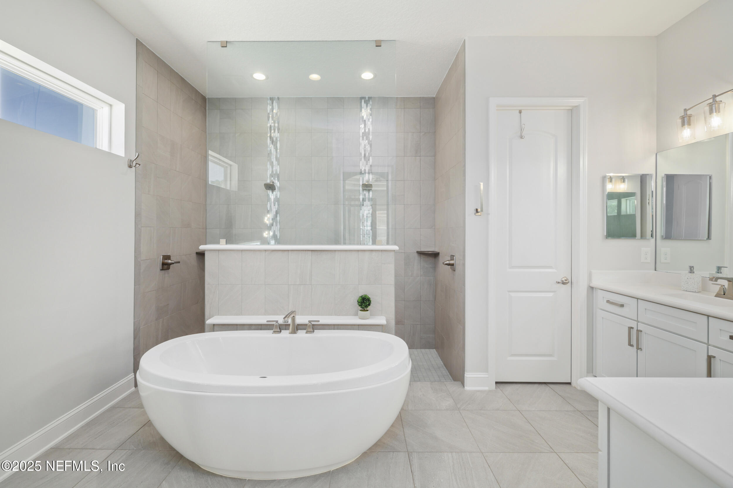 318 Windwalker Drive St. Augustine, FL 32092 - Photo 39 of 54 a bathroom with a sink a mirror and a bathtub