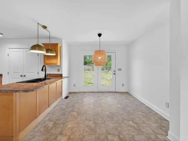 a view of empty room with window