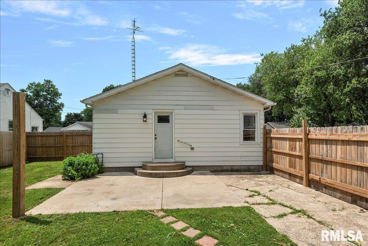 806 9th Street Pawnee, IL 62558 - Photo 34 of 36