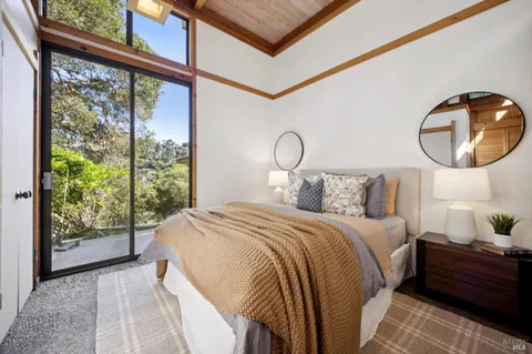 $1,725,000 | 95 Via De La Vista, Inverness, CA 94937