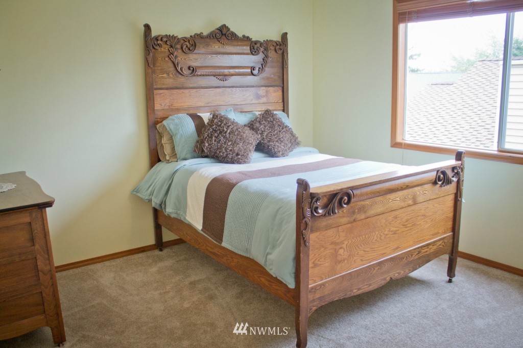 9006 Northeast 151st Place Bothell, WA 98011 - Photo 14 of 21 Gallery Image 14
