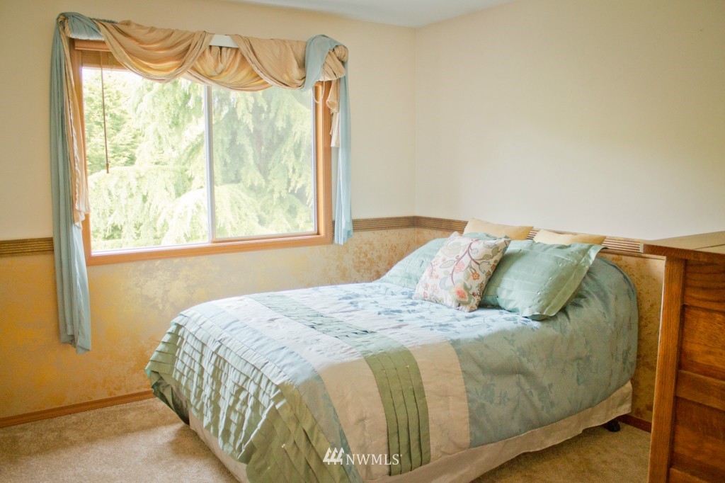 9006 Northeast 151st Place Bothell, WA 98011 - Photo 17 of 21 Gallery Image 17