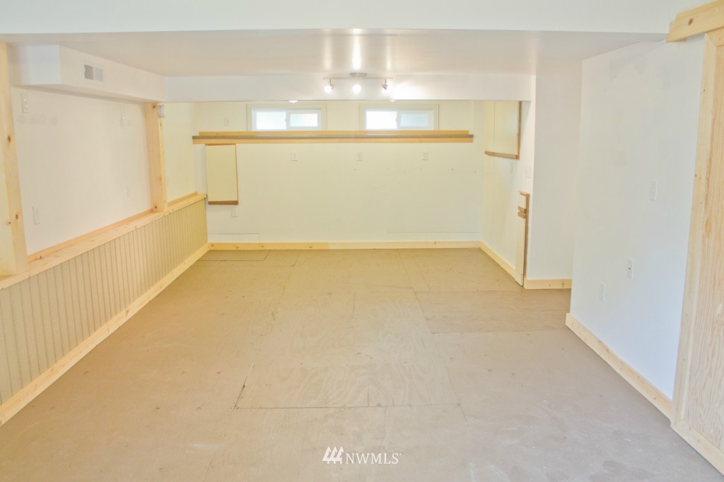 9006 Northeast 151st Place Bothell, WA 98011 - Photo 18 of 21 Gallery Image 18