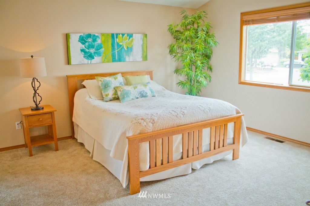 9006 Northeast 151st Place Bothell, WA 98011 - Photo 8 of 21 Gallery Image 8