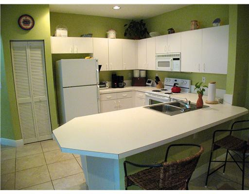 4050 Fern Forest Road Hollywood, FL 33026 - Photo 12 of 14 Kitchen