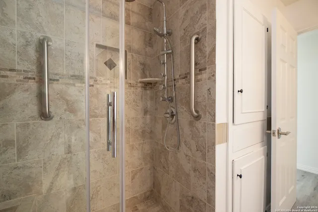 $2,300 | 636 Southeast Terrace, New Braunfels, TX 78130