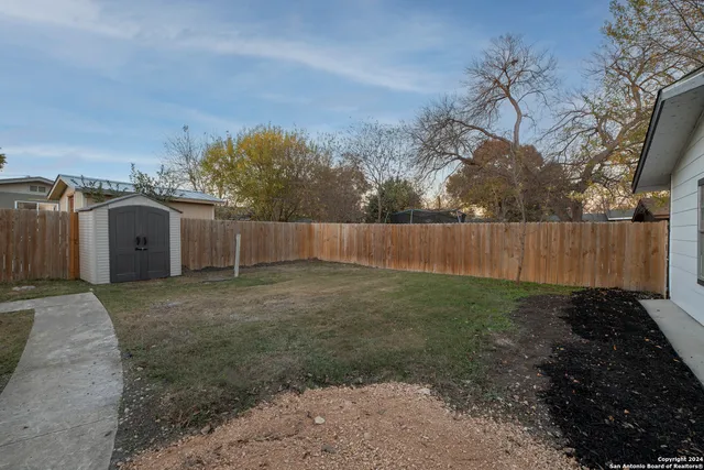 $2,300 | 636 Southeast Terrace, New Braunfels, TX 78130