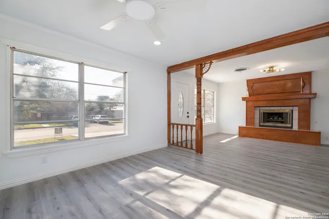 $2,300 | 636 Southeast Terrace, New Braunfels, TX 78130