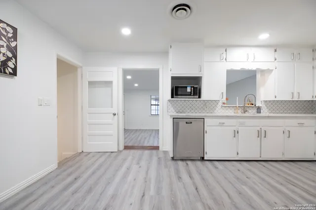 $2,300 | 636 Southeast Terrace, New Braunfels, TX 78130