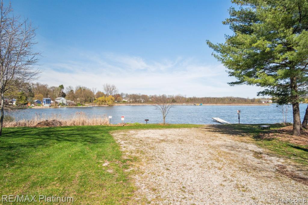 2765 Earl Lake Road Howell, MI 48843 - Photo 40 of 44