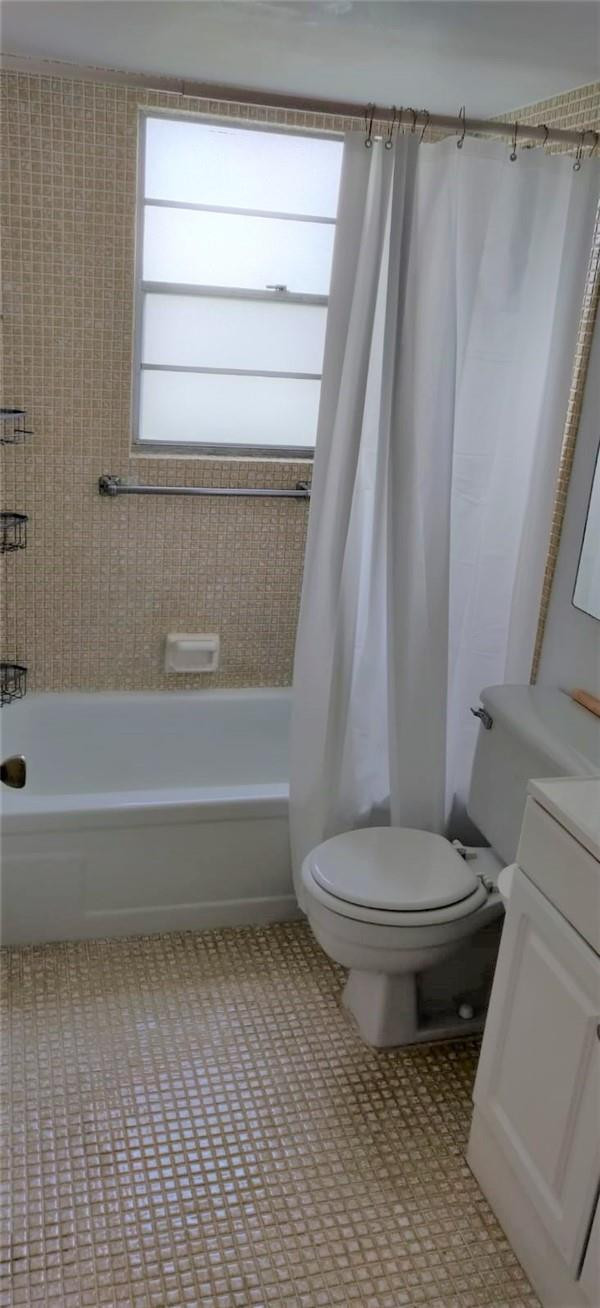 144 Fanshaw D, Unit 144 Boca Raton, FL 33434 - Photo 10 of 17 Bathroom 1
