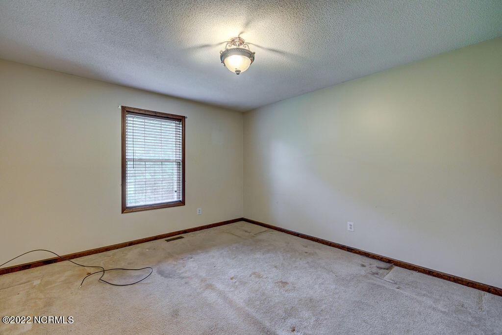 633 Hidden Valley Road Wilmington, NC 28409 - Photo 19 of 27 633HiddenValleyInteriors-18