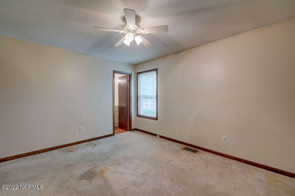 633 Hidden Valley Road Wilmington, NC 28409 - Photo 23 of 27 633HiddenValleyInteriors-22
