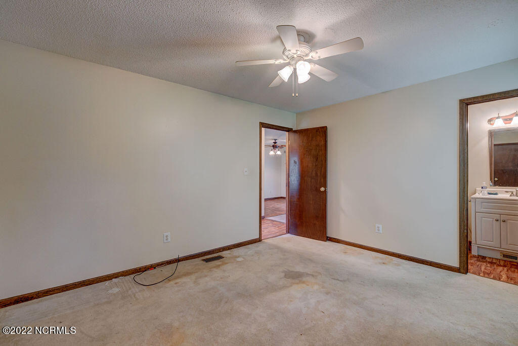633 Hidden Valley Road Wilmington, NC 28409 - Photo 25 of 27 633HiddenValleyInteriors-24