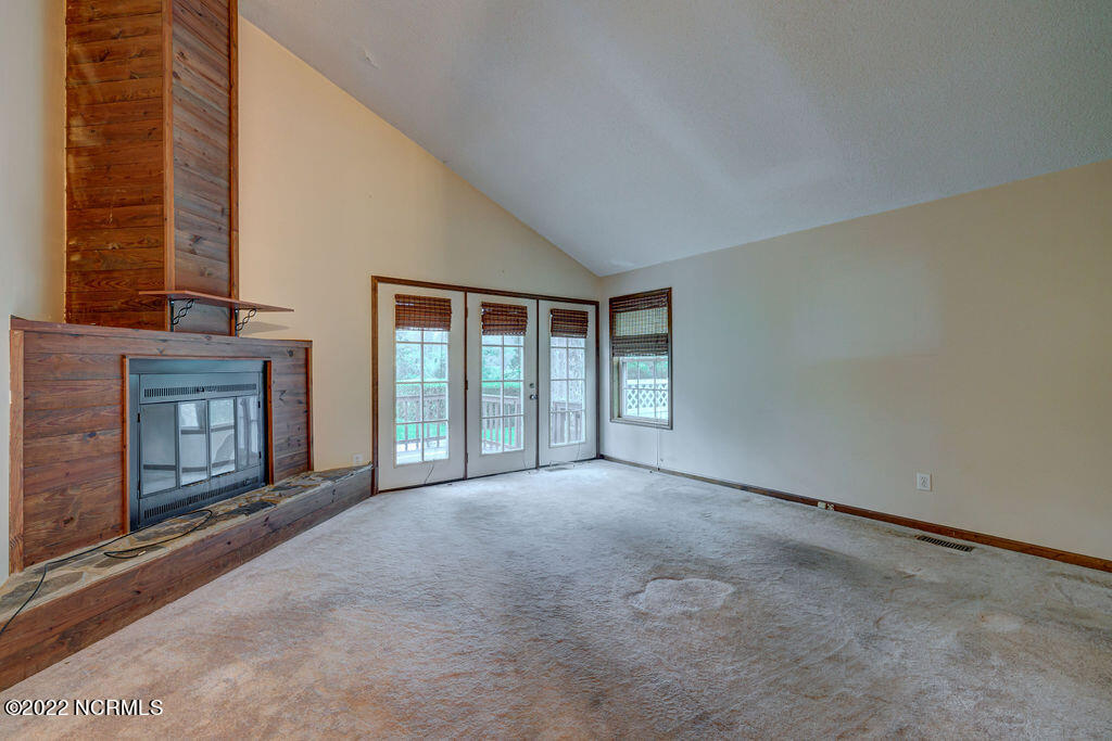 633 Hidden Valley Road Wilmington, NC 28409 - Photo 3 of 27 633HiddenValleyInteriors-2