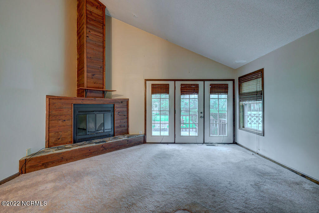 633 Hidden Valley Road Wilmington, NC 28409 - Photo 4 of 27 633HiddenValleyInteriors-3