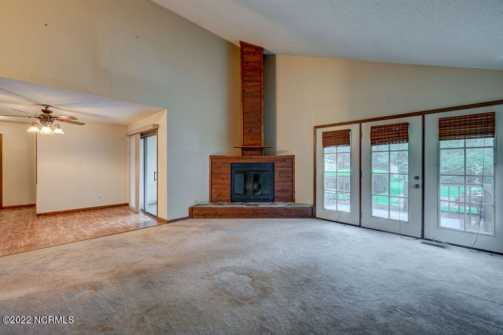 633 Hidden Valley Road Wilmington, NC 28409 - Photo 5 of 27 633HiddenValleyInteriors-4