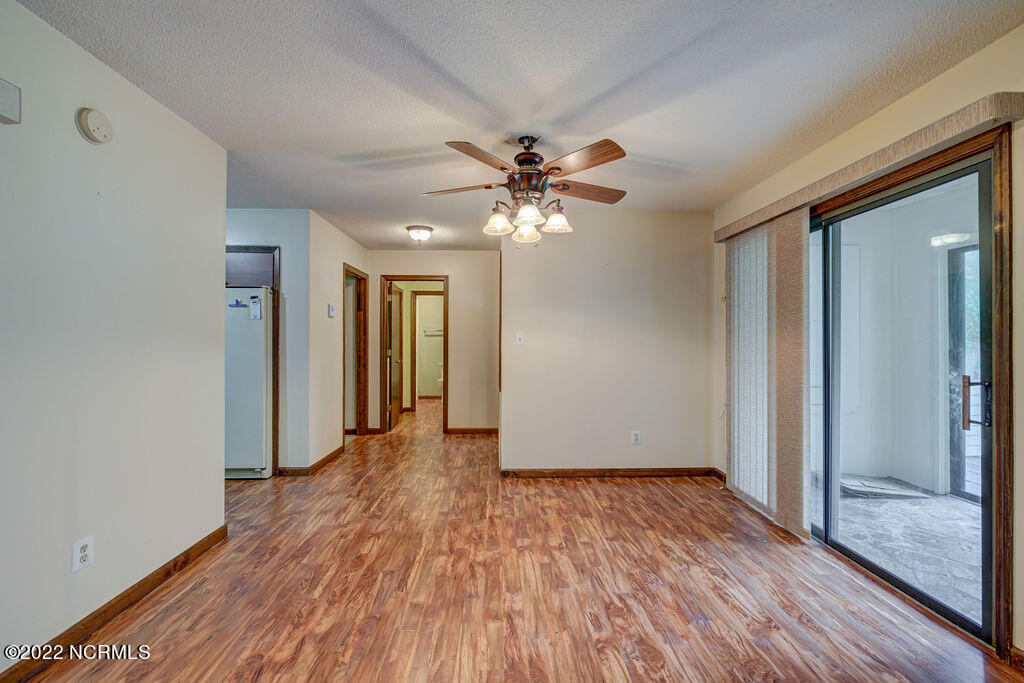 633 Hidden Valley Road Wilmington, NC 28409 - Photo 9 of 27 633HiddenValleyInteriors-8