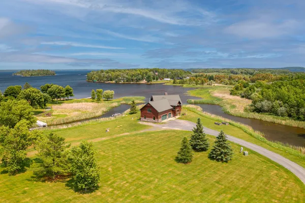 $799,900 | 2987 County Road 20, International Falls, MN 56649