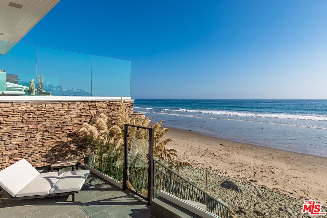31412 Broad Beach Road Malibu, CA 90265 - Photo 22 of 32 a view of a room