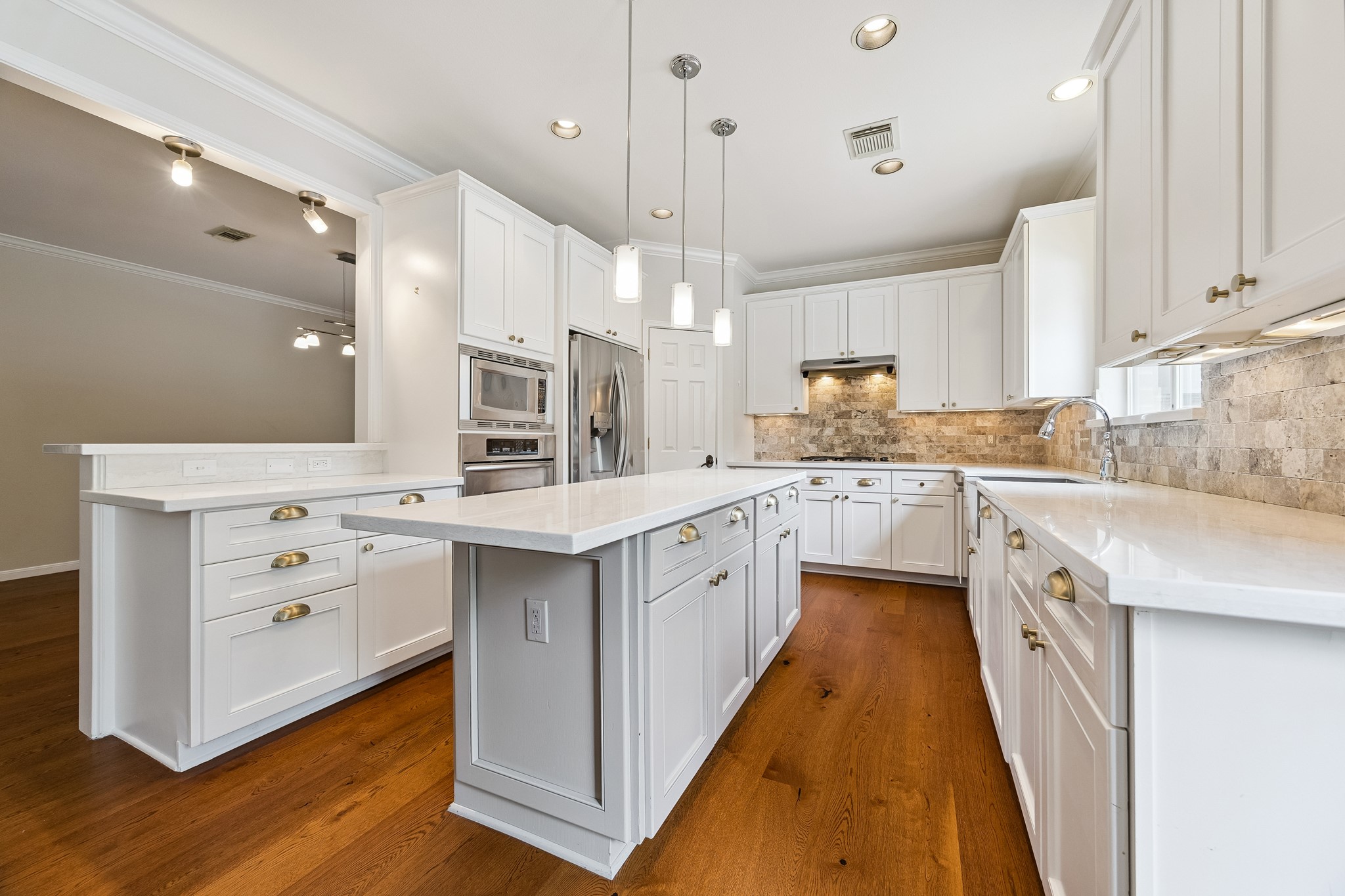 816 Anderson Street Bellaire, TX 77401 - Photo 12 of 45 Kitchen