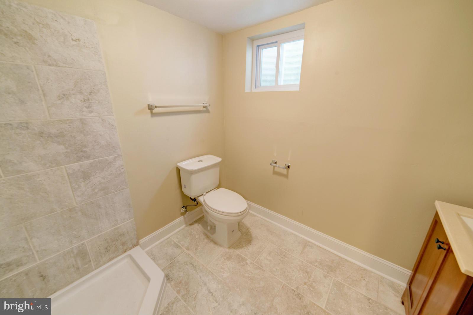 233 Ridge Avenue Baltimore, MD 21286 - Photo 13 of 16 Bath