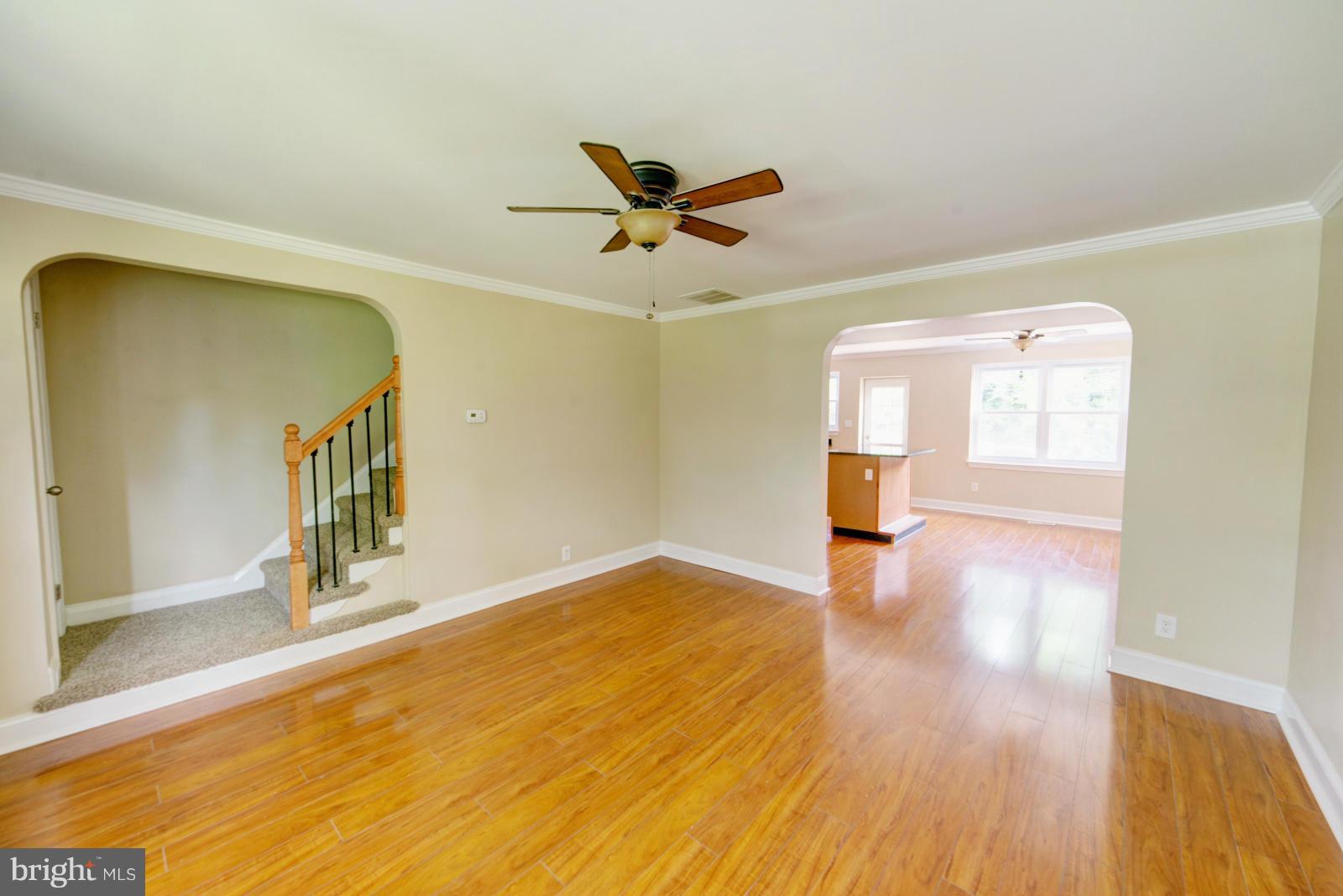 233 Ridge Avenue Baltimore, MD 21286 - Photo 8 of 16 Living Room