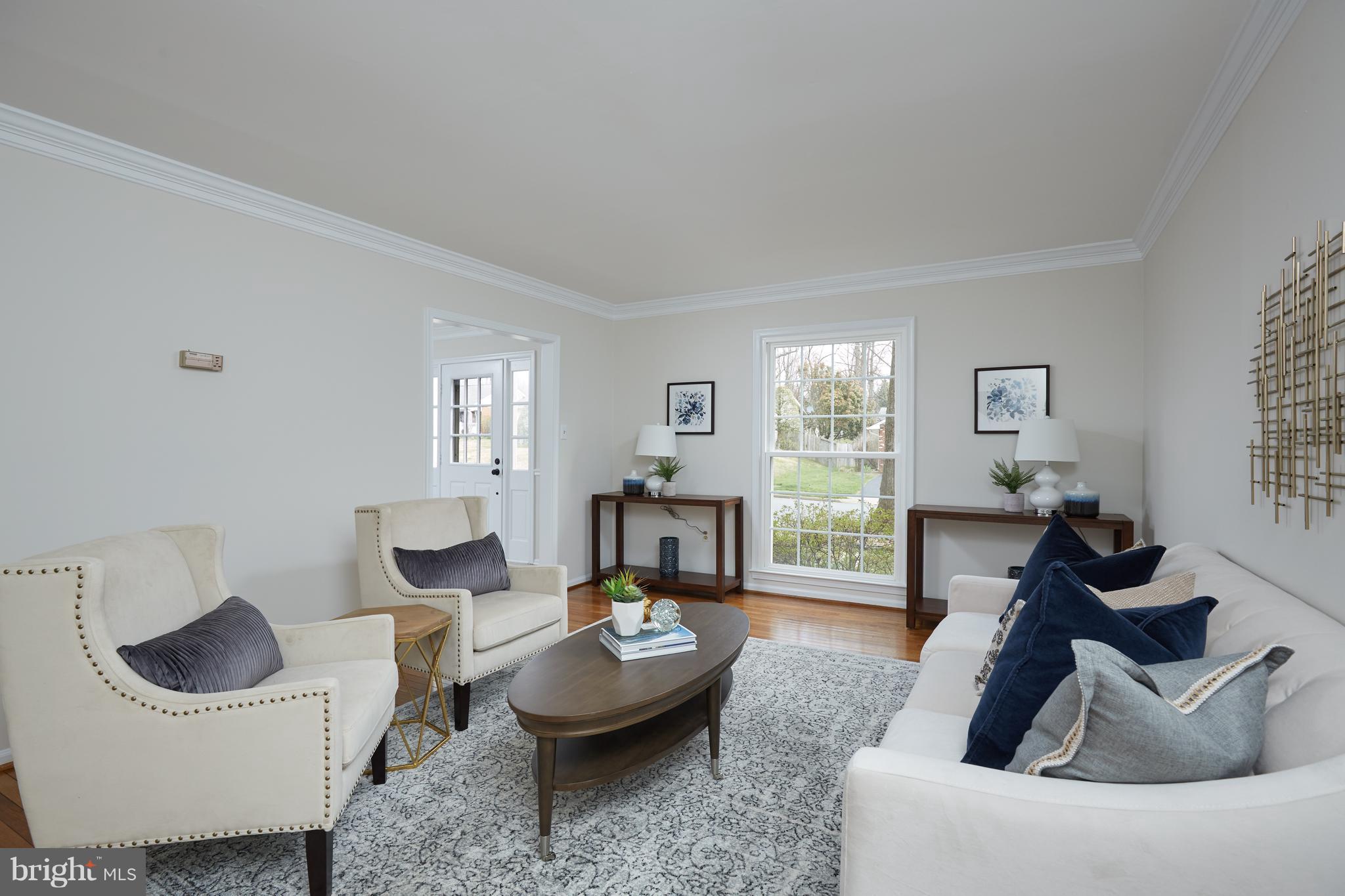 2713 Glencroft Road Vienna, VA 22181 - Photo 5 of 29 Living Room