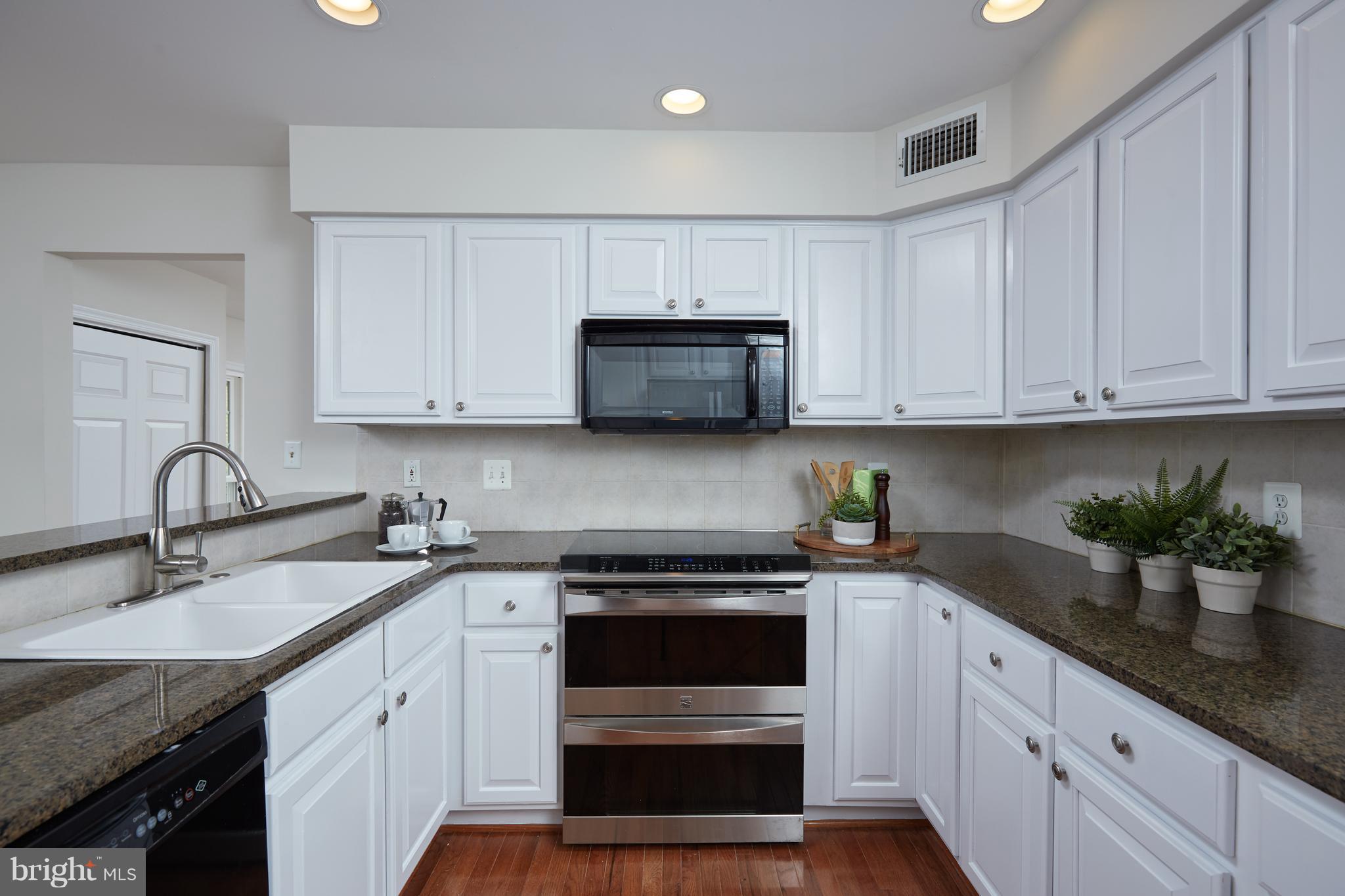 2713 Glencroft Road Vienna, VA 22181 - Photo 9 of 29 Kitchen