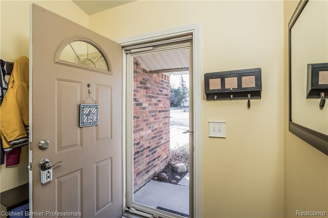 42154 Loganberry Ridge North Novi, MI 48375 - Photo 4 of 28 Entry