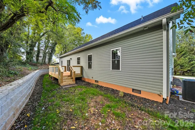 $319,990 | 162 4th Street Northeast, Taylorsville, NC 28681