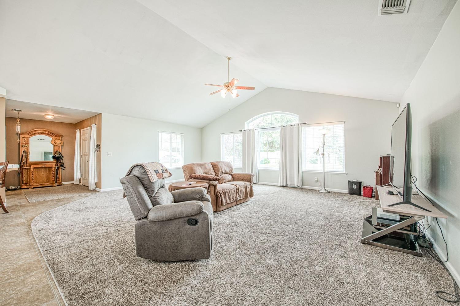 32646 Indian Guide Road Squaw Valley, CA 93675 - Photo 4 of 32 Gallery Image 4